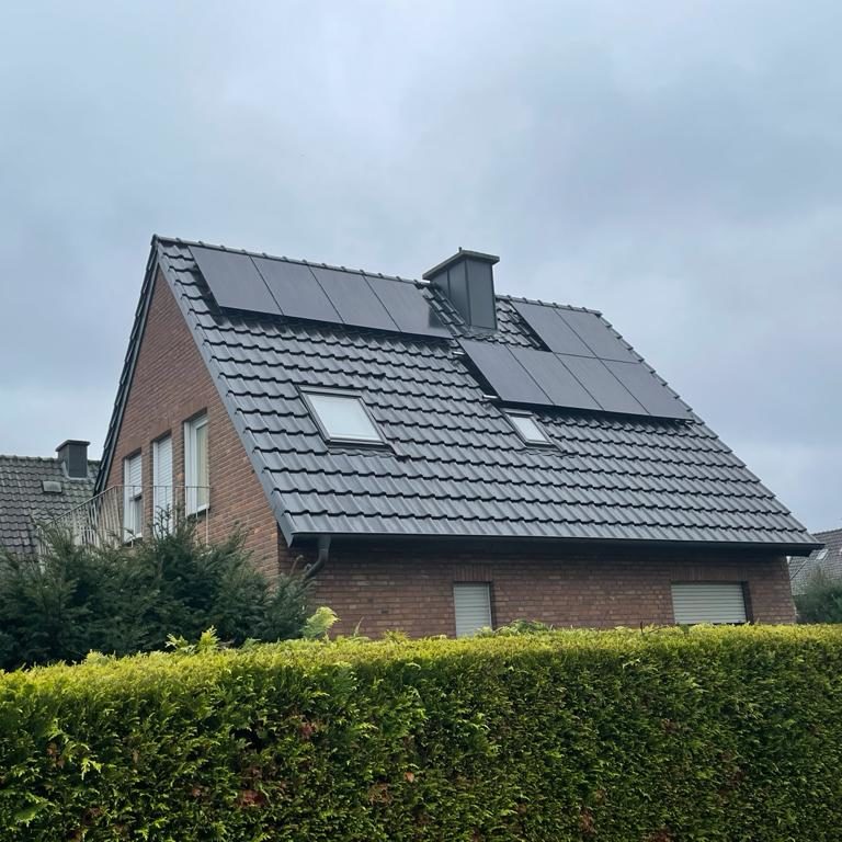 Steildach mit Photovoltaik