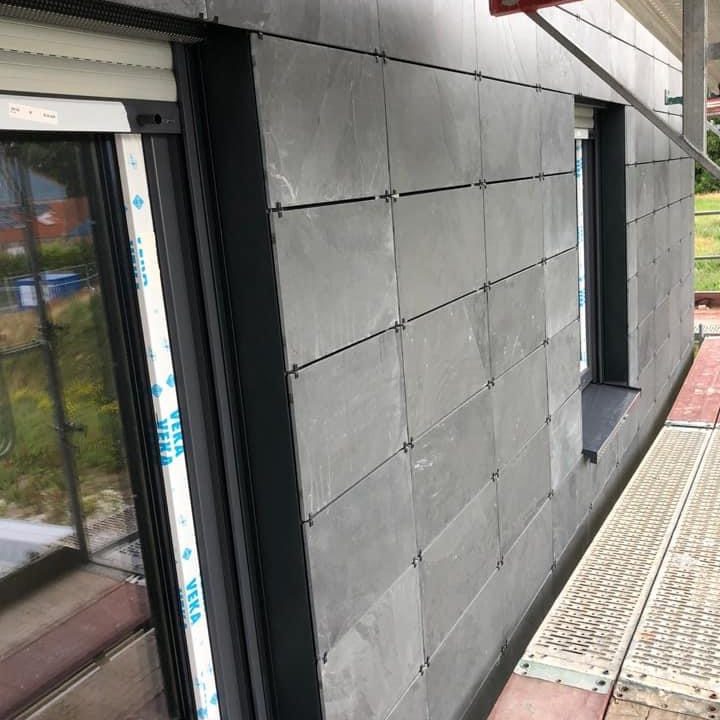 Wandverkleidung an einem Wohnhaus